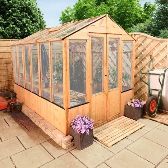 Polycarbonate Greenhouse The 9 Advantages of a Polycarbonate Greenhouse over a Glass One